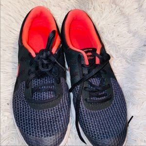 0150 Nike kids revolution 4 running shoes